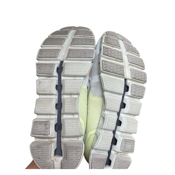 On Cloud running shoes - Picture 7 of 10